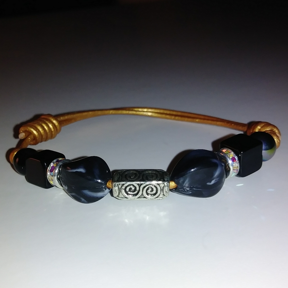 🆕Silver & Blue Marble bead bracelet NWOT